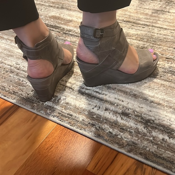 Antelope,platform leather sandals.Great condition.size 36.Grey. - Picture 8 of 11